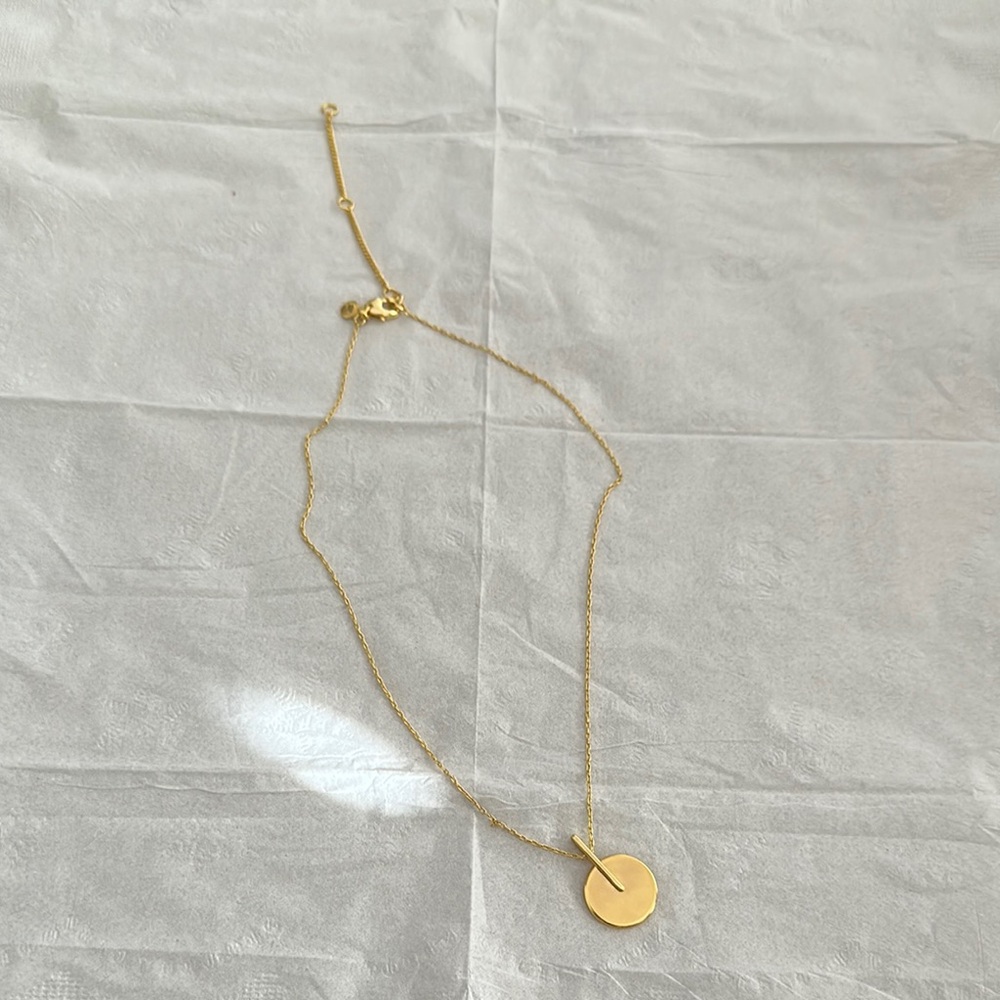 Elegant Gold Pendant Necklace